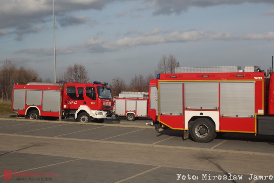 Ewakuacja z wyciągu na stoku Dębowca. Użyto technik linowych - foto