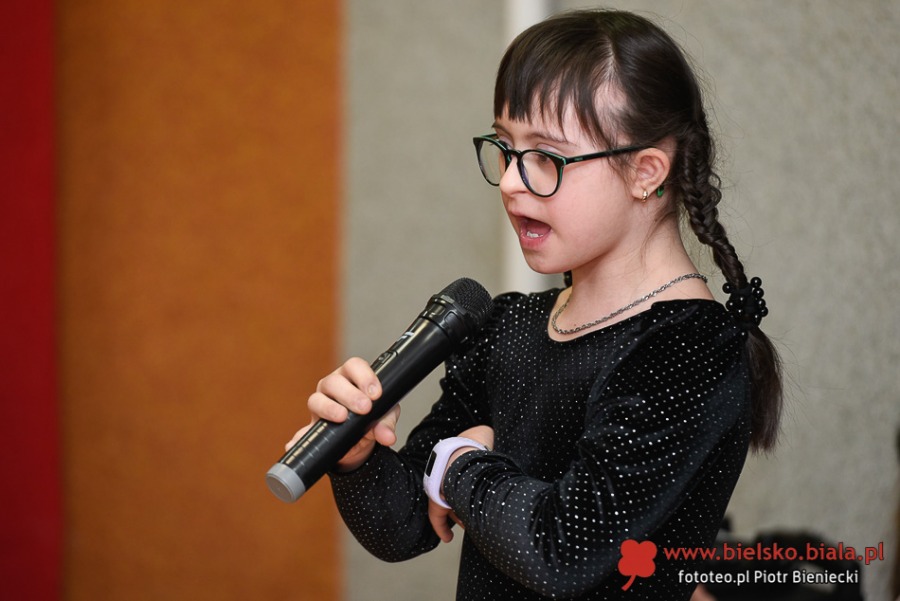 Zwróćcie uwagę na Magdę. Jaka z niej śliczna bestyjka! ZDJĘCIA