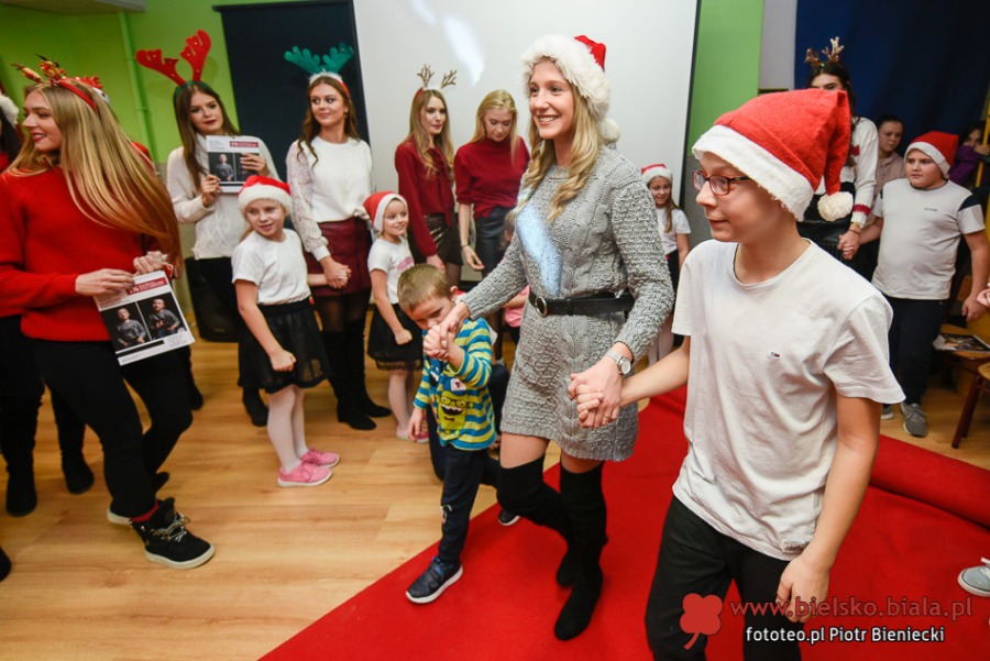 Zwróćcie uwagę na Magdę. Jaka z niej śliczna bestyjka! ZDJĘCIA