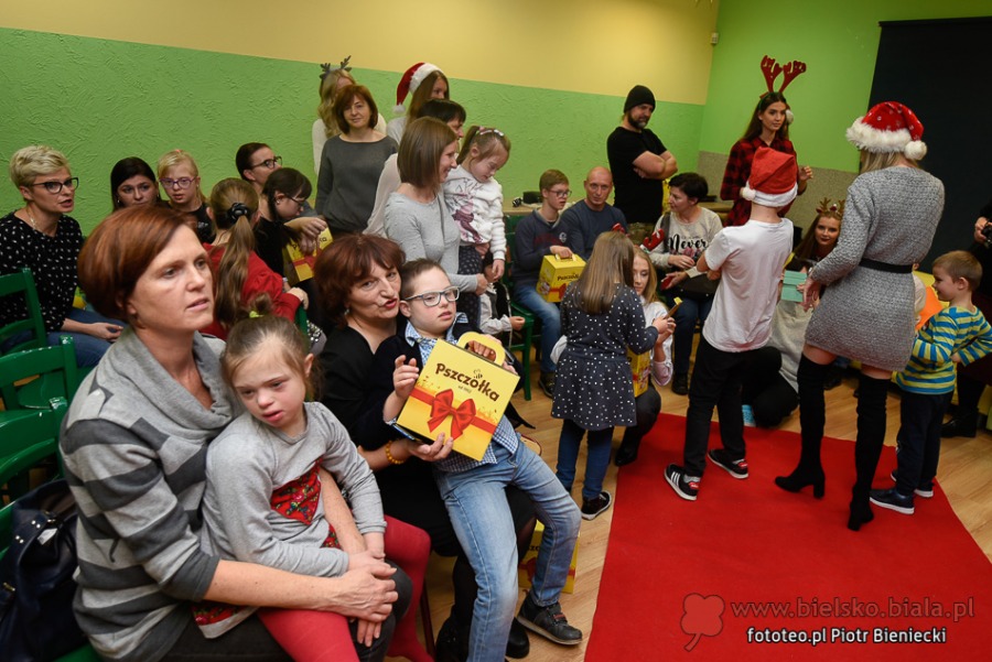 Zwróćcie uwagę na Magdę. Jaka z niej śliczna bestyjka! ZDJĘCIA