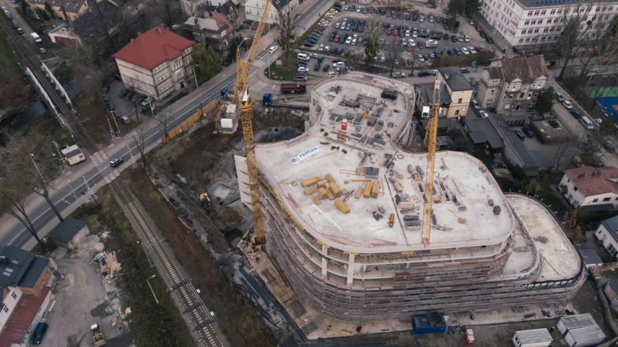 Konstrukcja biurowca już gotowa. Kopią fundamenty sali koncertowej - foto