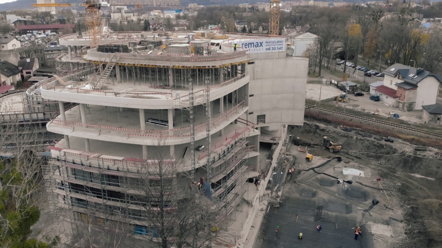 Konstrukcja biurowca już gotowa. Kopią fundamenty sali koncertowej - foto