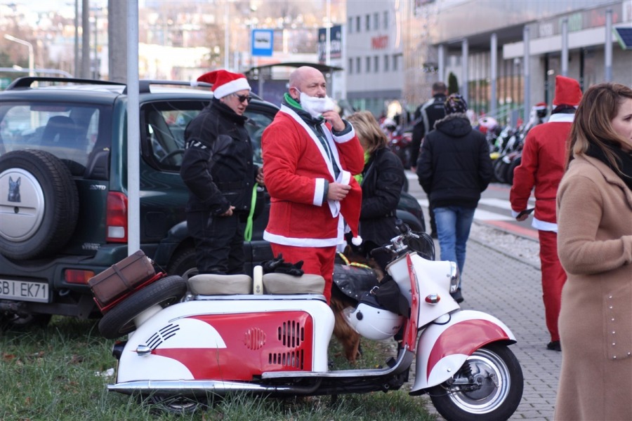 Motomikołaje na cichym wydechu. Przekazali dzieciom prezenty - foto