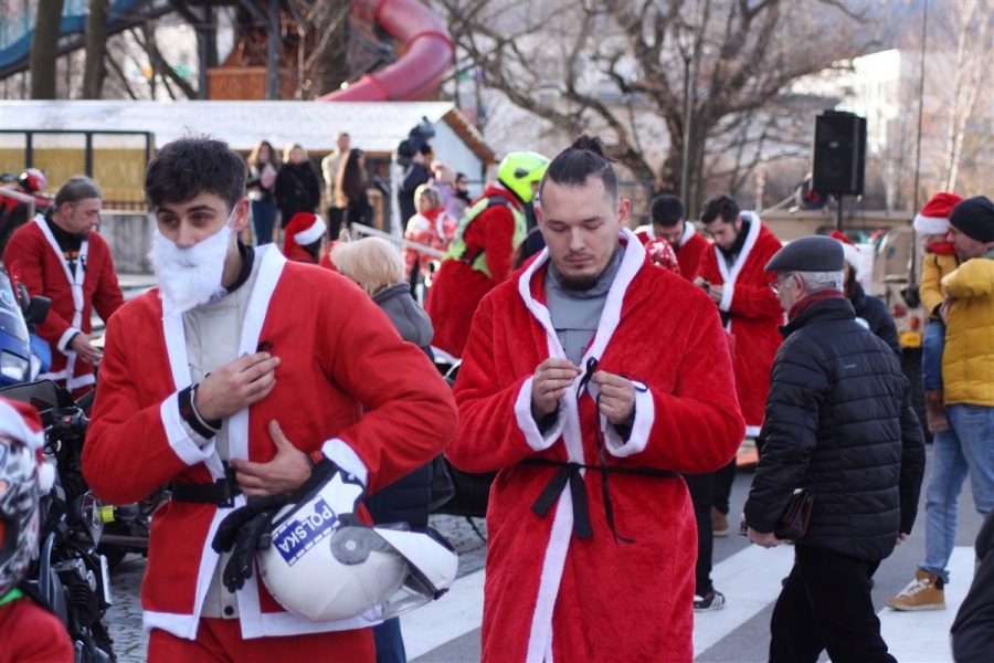 Motomikołaje na cichym wydechu. Przekazali dzieciom prezenty - foto