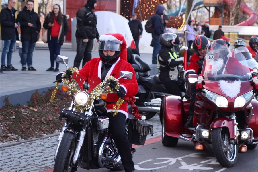 Motomikołaje na cichym wydechu. Przekazali dzieciom prezenty - foto