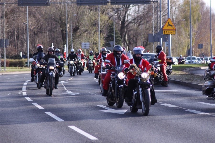 Motomikołaje na cichym wydechu. Przekazali dzieciom prezenty - foto