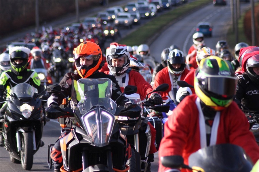 Motomikołaje na cichym wydechu. Przekazali dzieciom prezenty - foto