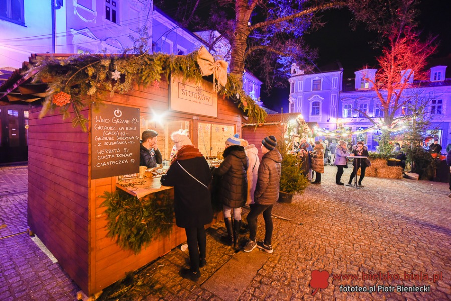 Świąteczny blask na starówce. Jak tu pięknie o zmierzchu! ZDJĘCIA