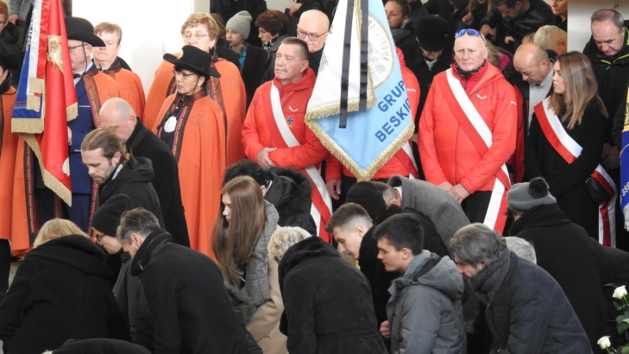 Tłumy na pogrzebie ofiar wybuchu gazu w Szczyrku ZDJĘCIA