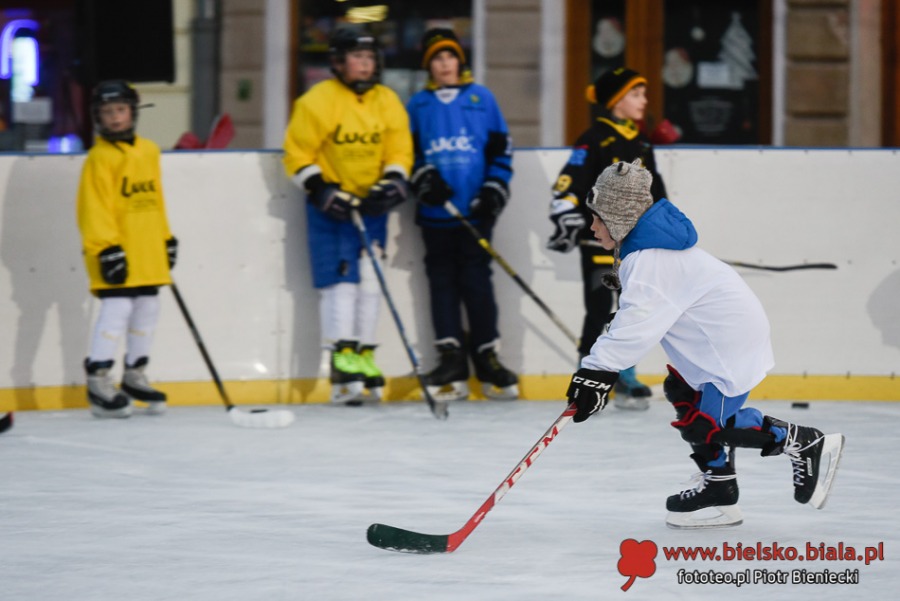 Gwiazdor NHL w Bielsku-Białej. Czarny dym nad placem Wojska Polskiego ZDJĘCIA