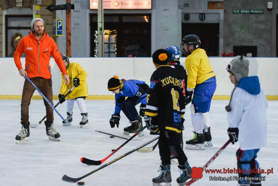 Gwiazdor NHL w Bielsku-Białej. Czarny dym nad placem Wojska Polskiego ZDJĘCIA