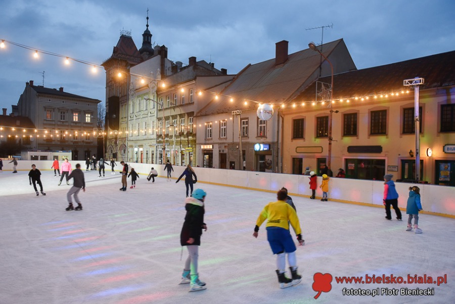 Gwiazdor NHL w Bielsku-Białej. Czarny dym nad placem Wojska Polskiego ZDJĘCIA