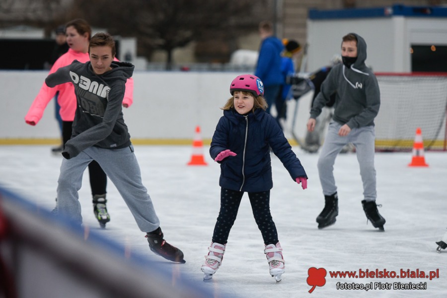 Gwiazdor NHL w Bielsku-Białej. Czarny dym nad placem Wojska Polskiego ZDJĘCIA