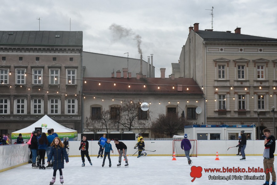 Gwiazdor NHL w Bielsku-Białej. Czarny dym nad placem Wojska Polskiego ZDJĘCIA