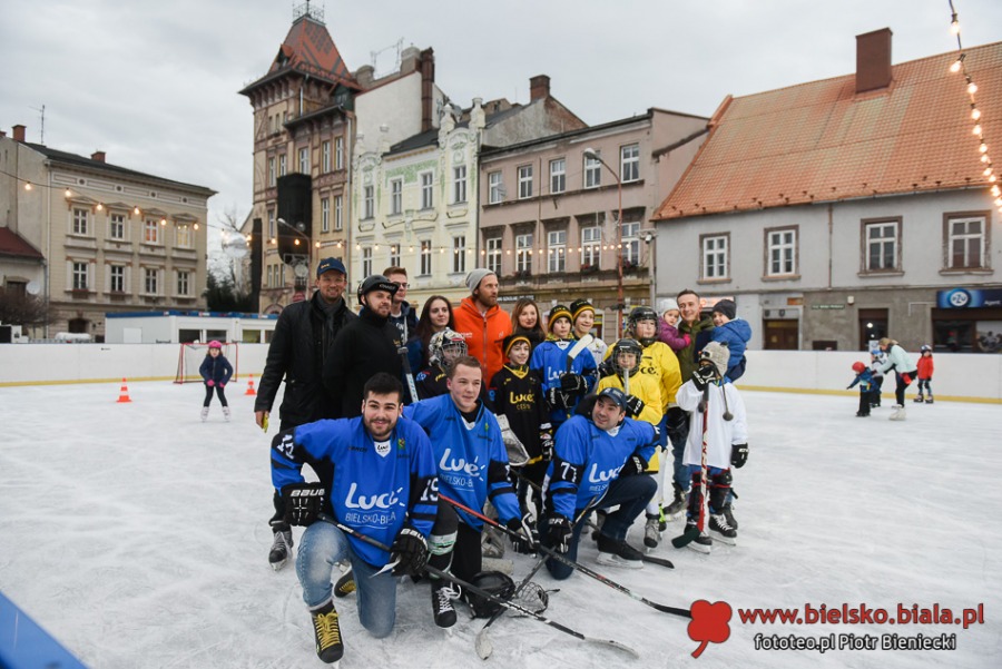 Gwiazdor NHL w Bielsku-Białej. Czarny dym nad placem Wojska Polskiego ZDJĘCIA