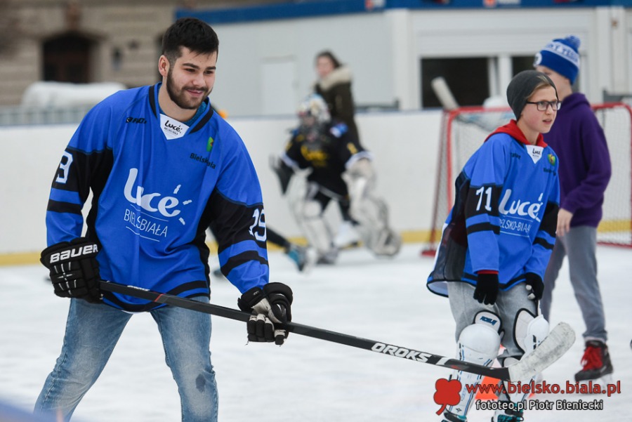 Gwiazdor NHL w Bielsku-Białej. Czarny dym nad placem Wojska Polskiego ZDJĘCIA