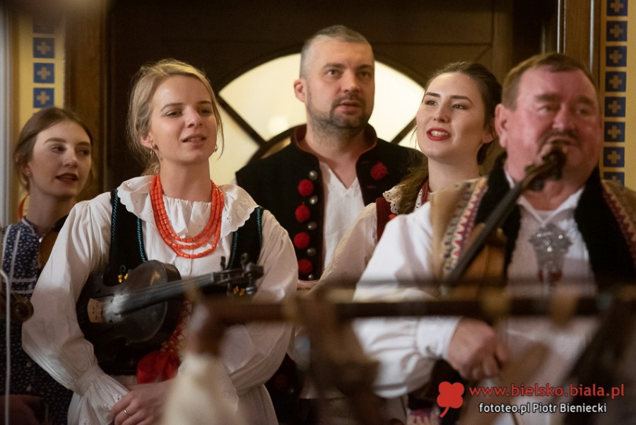Bóg narodził się dziś w Straconce. Góralska Pasterka ZDJĘCIA