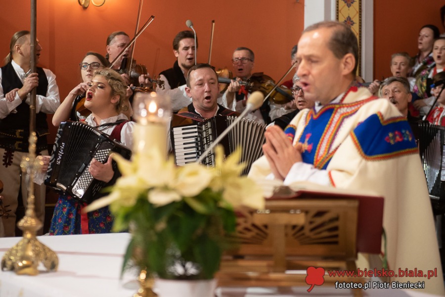 Bóg narodził się dziś w Straconce. Góralska Pasterka ZDJĘCIA