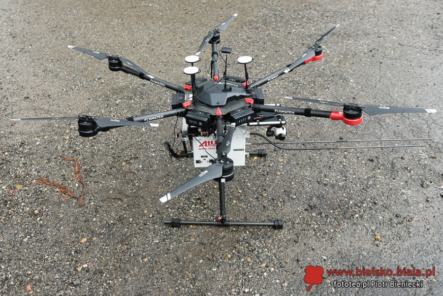 Dron znów kontroluje. Rośnie liczba skarg na kopcących sąsiadów ZDJĘCIA