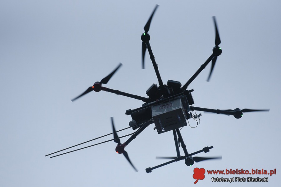 Dron znów kontroluje. Rośnie liczba skarg na kopcących sąsiadów ZDJĘCIA