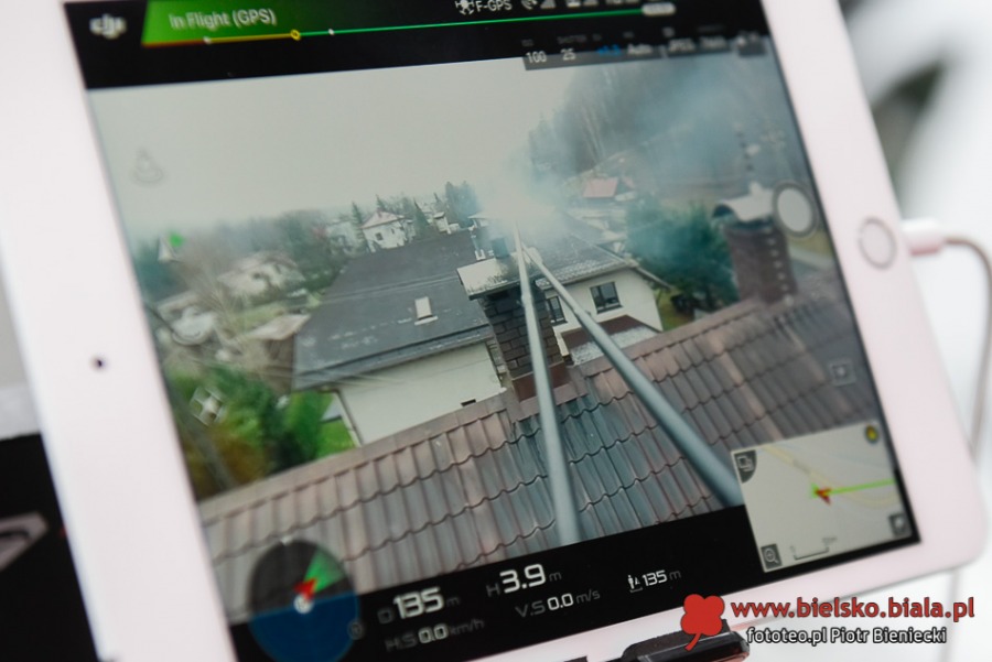 Dron znów kontroluje. Rośnie liczba skarg na kopcących sąsiadów ZDJĘCIA