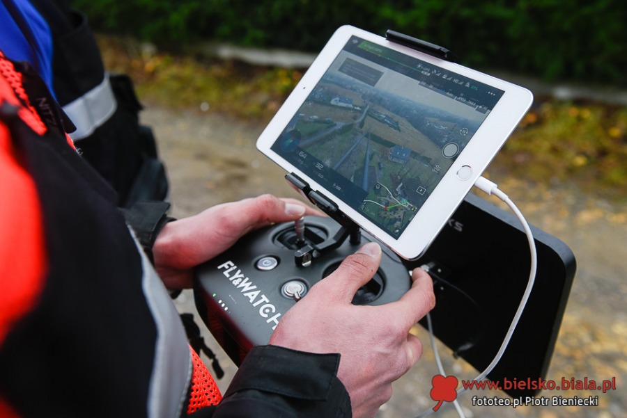 Dron znów kontroluje. Rośnie liczba skarg na kopcących sąsiadów ZDJĘCIA