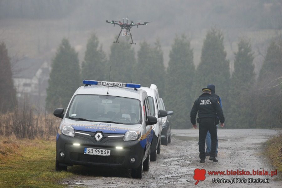 Dron znów kontroluje. Rośnie liczba skarg na kopcących sąsiadów ZDJĘCIA