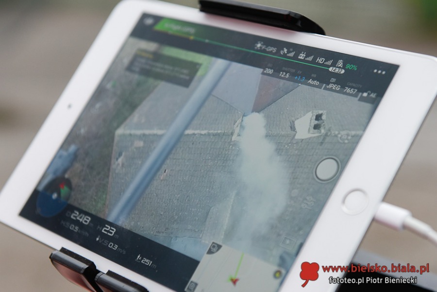 Dron znów kontroluje. Rośnie liczba skarg na kopcących sąsiadów ZDJĘCIA
