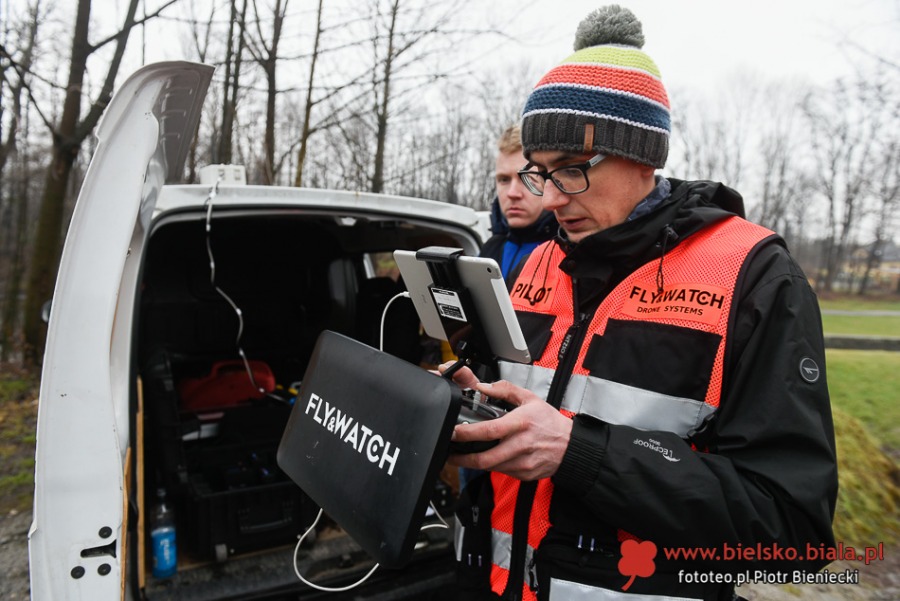 Dron znów kontroluje. Rośnie liczba skarg na kopcących sąsiadów ZDJĘCIA