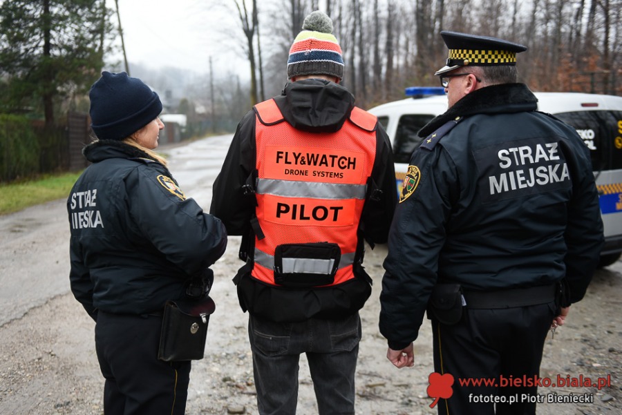 Dron znów kontroluje. Rośnie liczba skarg na kopcących sąsiadów ZDJĘCIA