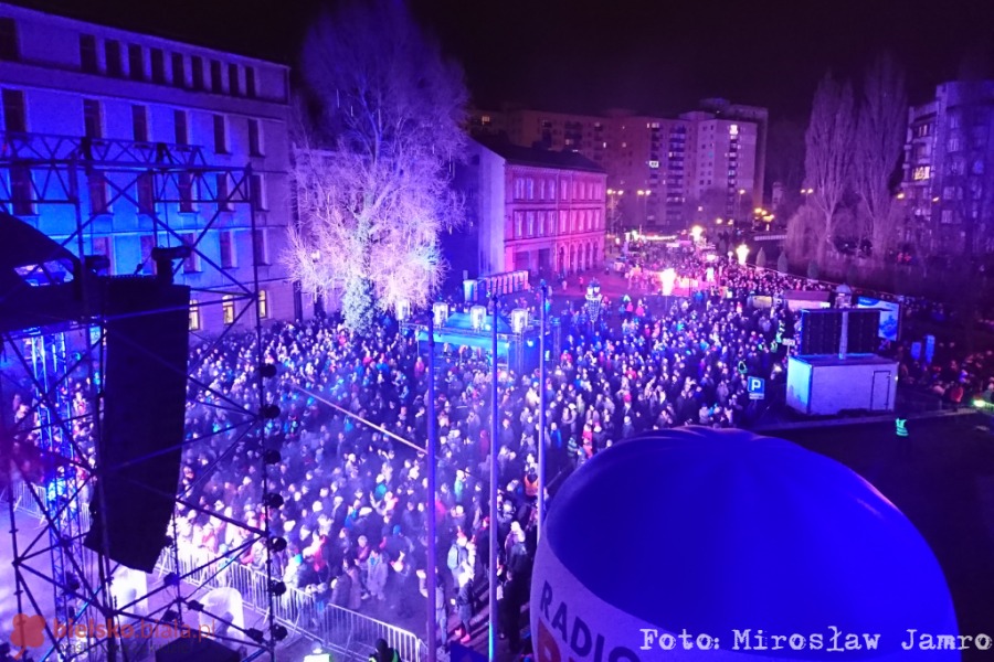 Sylwester pod chmurką. Tak witaliśmy Nowy Rok przed ratuszem - foto i film