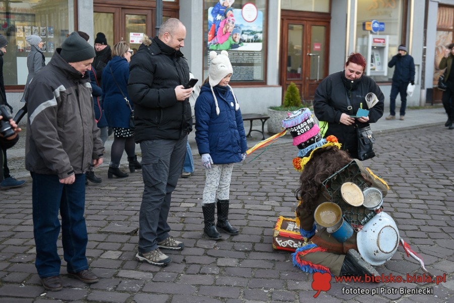 Strzelanie z bata na placu Chrobrego. Bielszczanie zachwyceni dziadami ZDJĘCIA