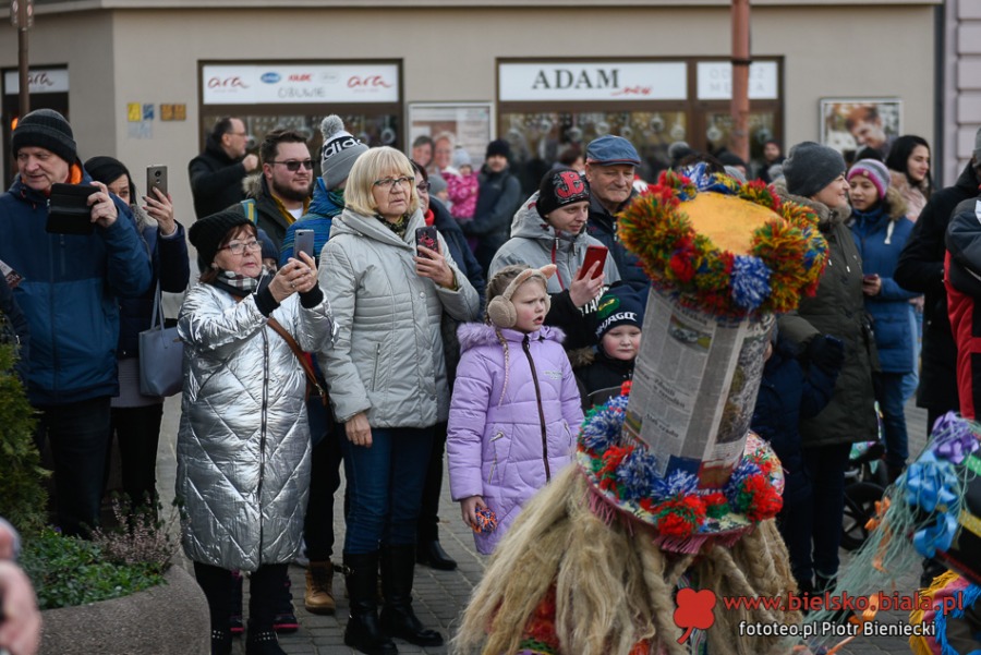 Strzelanie z bata na placu Chrobrego. Bielszczanie zachwyceni dziadami ZDJĘCIA
