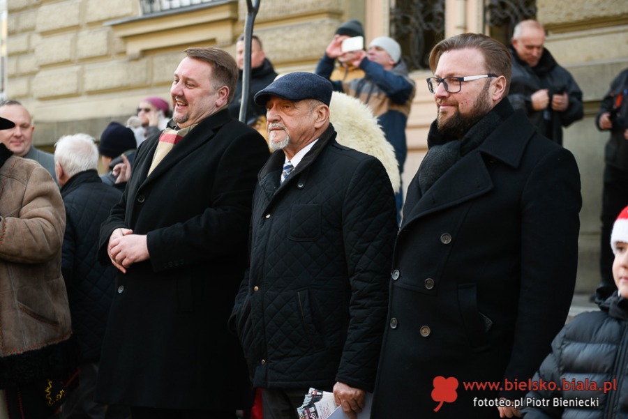 Strzelanie z bata na placu Chrobrego. Bielszczanie zachwyceni dziadami ZDJĘCIA