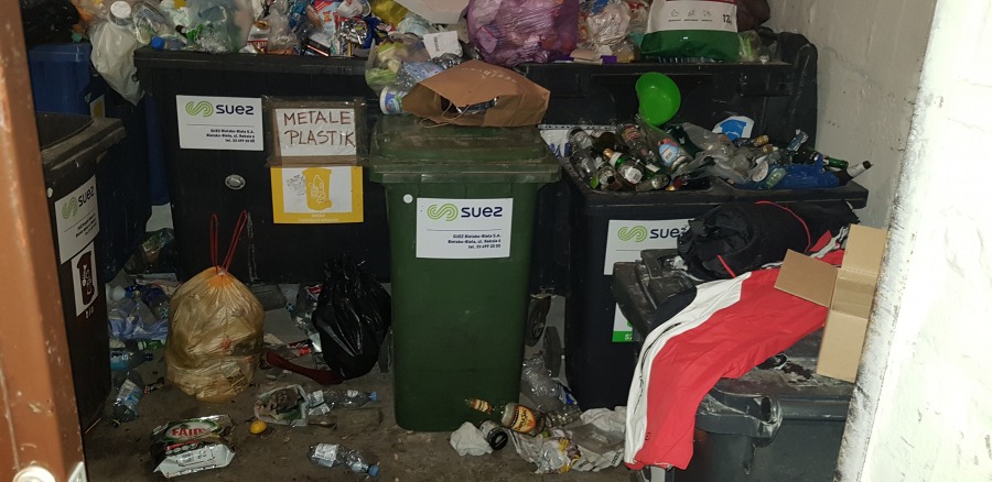 Nieodebrane śmieci zalegają na śmietnikach! Kubły są przepełnione - foto