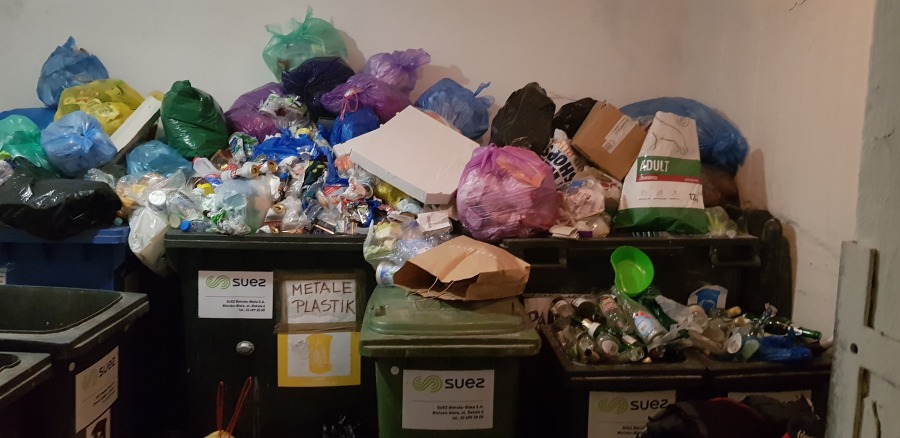 Nieodebrane śmieci zalegają na śmietnikach! Kubły są przepełnione - foto
