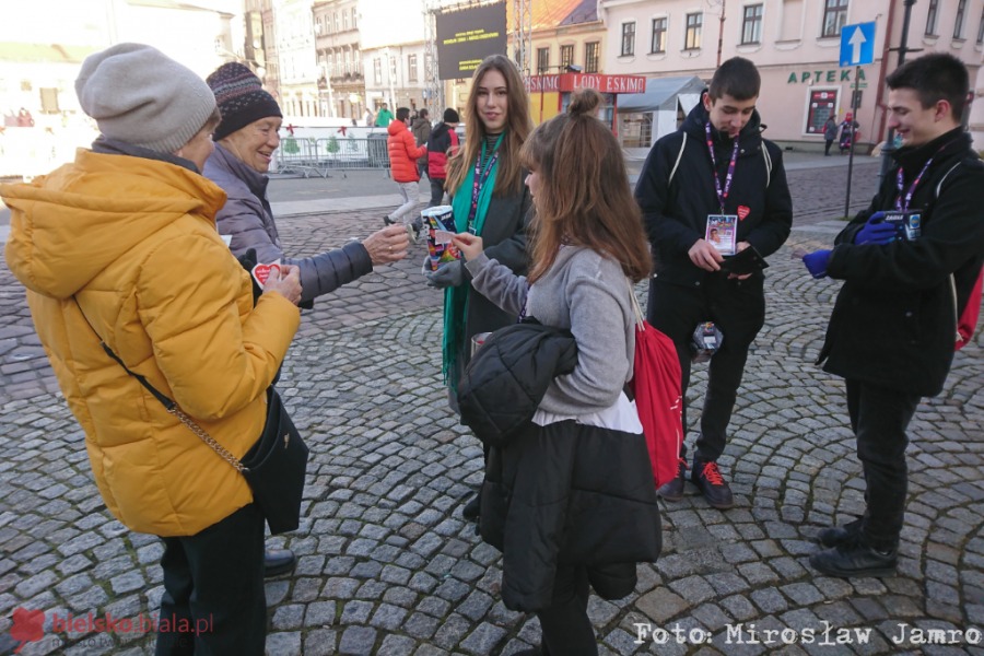 Bielszczanie wspierają 28. Finał WOŚP. Datki zbiera aż 500 wolontariuszy! - foto