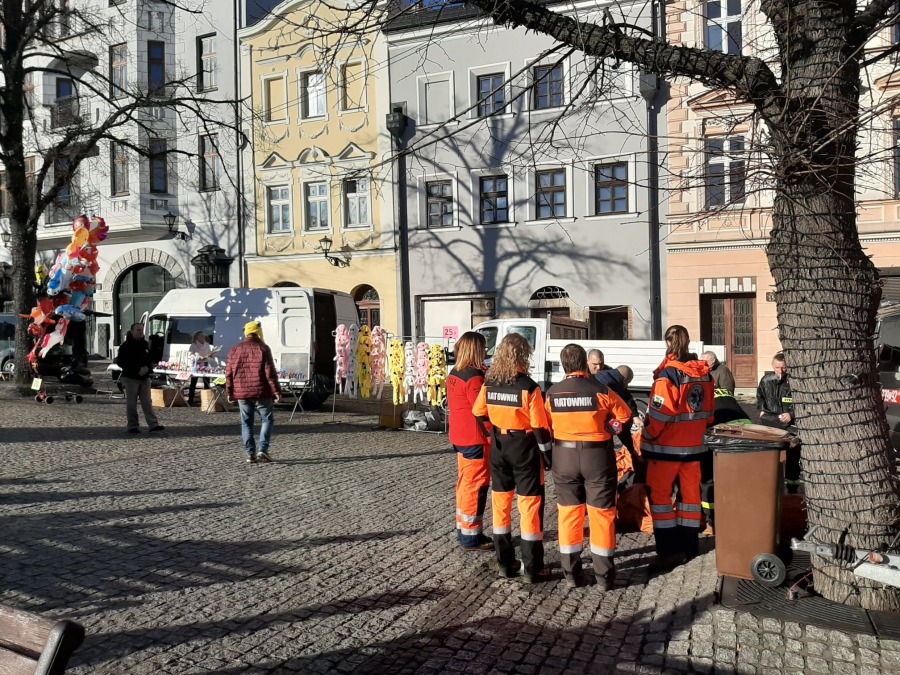 Co nas czeka dziś na Rynku? Telefoniczna licytacja złotego serduszka! - foto