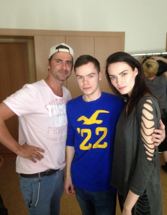 Barbara Kurdej-Szatan, Tomasz Karolak, Edyta Herbuś. Wszyscy pozują Bastkowi