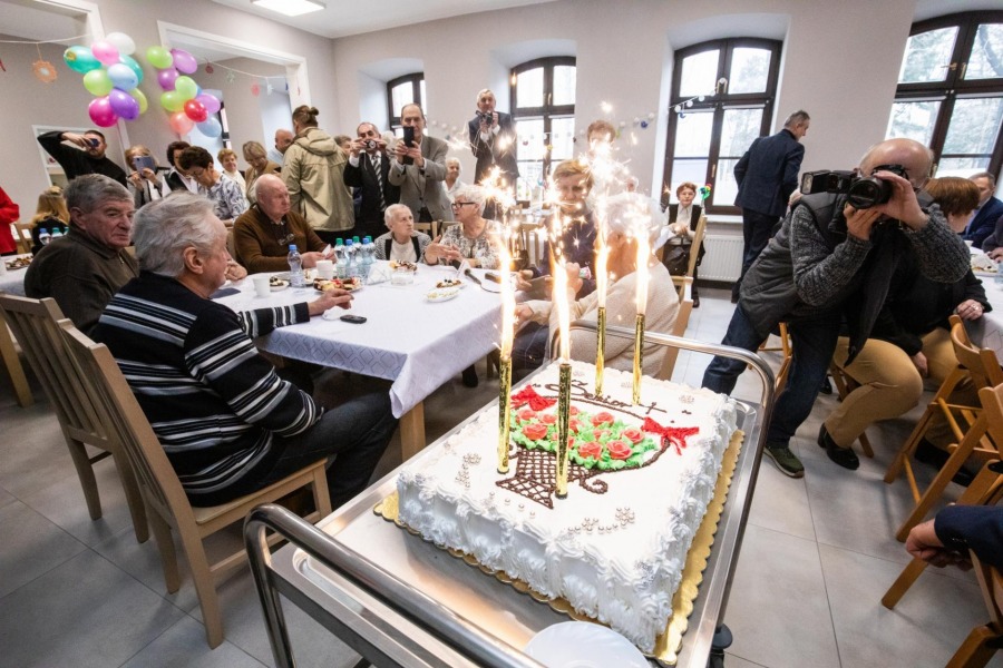 Wysoki standard domu dla seniorów. Mają obiad i dostęp do internetu - foto