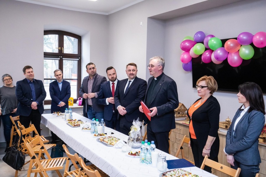 Wysoki standard domu dla seniorów. Mają obiad i dostęp do internetu - foto