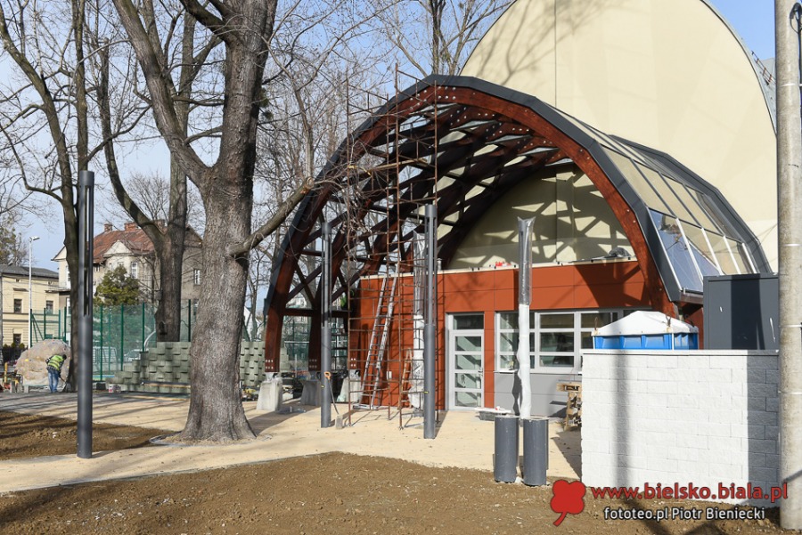 Park zmienił się nie do poznania. Kontrowersyjna inwestycja w centrum ZDJĘCIA