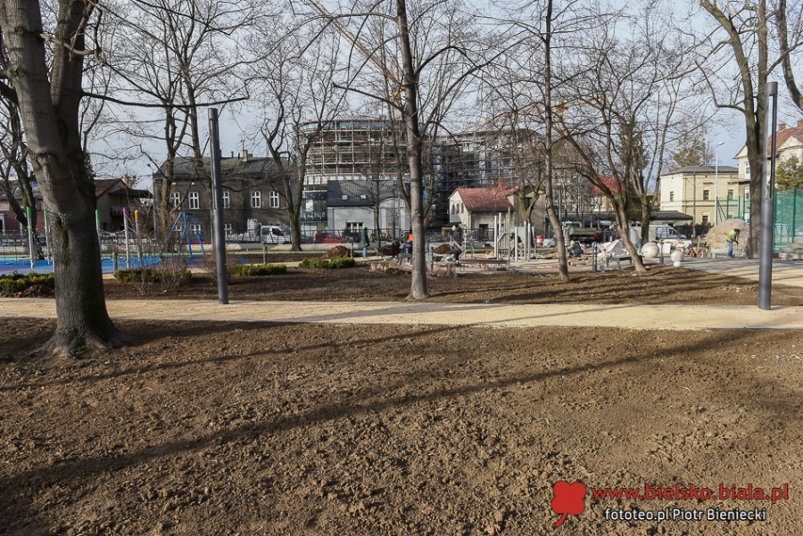 Park zmienił się nie do poznania. Kontrowersyjna inwestycja w centrum ZDJĘCIA