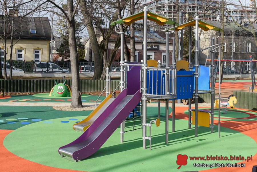Park zmienił się nie do poznania. Kontrowersyjna inwestycja w centrum ZDJĘCIA