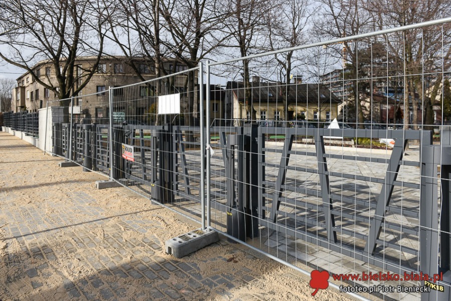 Park zmienił się nie do poznania. Kontrowersyjna inwestycja w centrum ZDJĘCIA