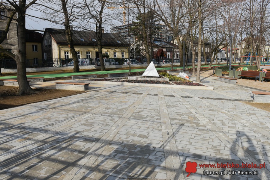 Park zmienił się nie do poznania. Kontrowersyjna inwestycja w centrum ZDJĘCIA