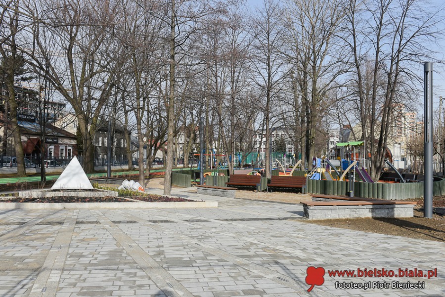 Park zmienił się nie do poznania. Kontrowersyjna inwestycja w centrum ZDJĘCIA