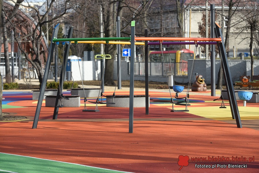 Park zmienił się nie do poznania. Kontrowersyjna inwestycja w centrum ZDJĘCIA