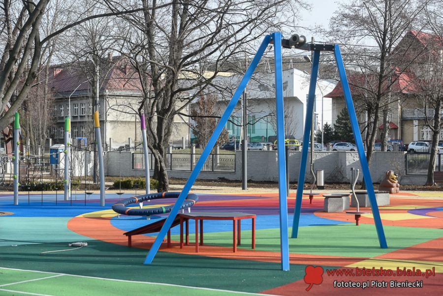 Park zmienił się nie do poznania. Kontrowersyjna inwestycja w centrum ZDJĘCIA