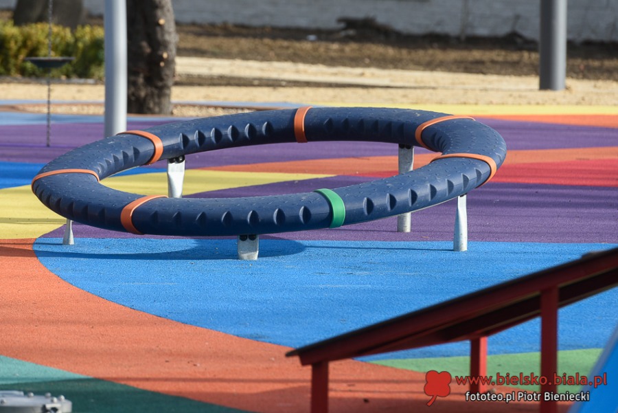 Park zmienił się nie do poznania. Kontrowersyjna inwestycja w centrum ZDJĘCIA